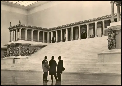 Ansichtskarte Berlin Pergamonmuseum Innenansicht zur DDR-Zeit 1964/1963