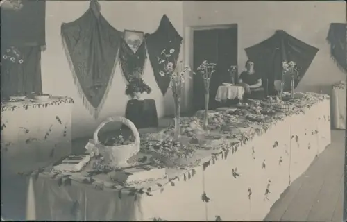 Ansichtskarte  Geburtstagstafel Kuchen Blumen Frau 1919