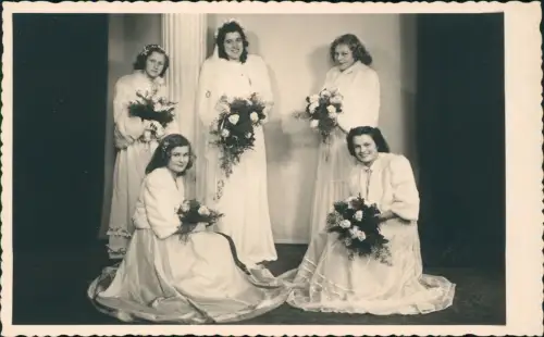 Hochzeit Wedding Braut und Brautjungern Atelierfoto 1940 Privatfoto