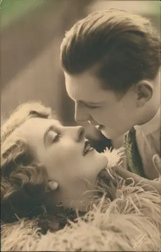 Ansichtskarte  Liebe Liebespaare - Love Mann und Frau 1930