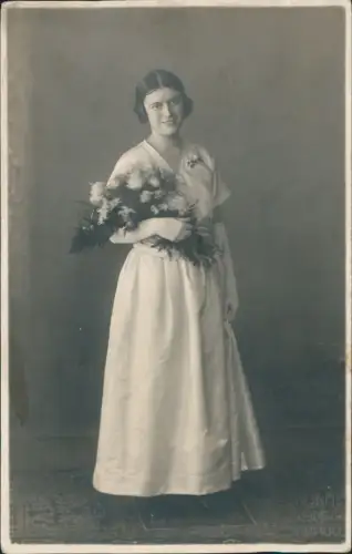 Ansichtskarte  Menschen Soziales Leben Frau Braut elegantes Kleid 1930