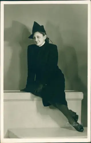 Menschen Soziales Leben schöne Frau Kleidung Mode Atelierfoto 1950