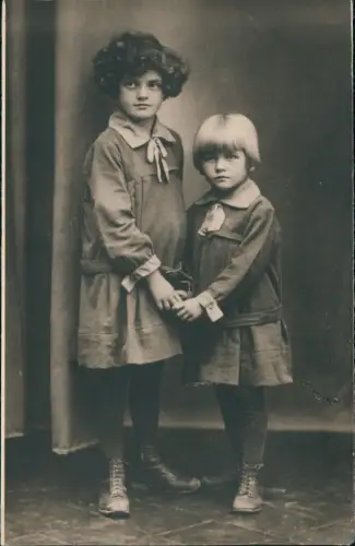 Ansichtskarte  Menschen Soziales Leben Kinder Kleidung Mode Atelierfoto 1928