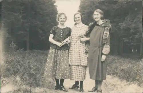 Ansichtskarte  Menschen Soziales Leben Frauen im Wald Mode Kleidung 1936