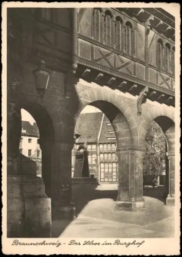 Ansichtskarte Braunschweig Der Löwe im Burghof 1955