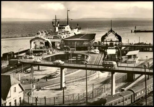 Ansichtskarte Sassnitz Rügen Fährbahnhof mit Schwedenfährschiff Skåne 1974
