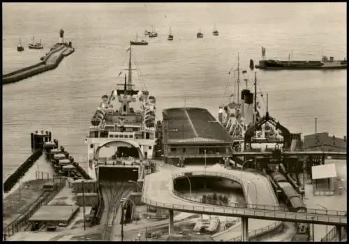 Ansichtskarte Sassnitz Rügen Blick auf den Fährhafen mit Fährschiff 1974