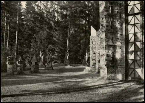 Lüllau-Jesteburg Kunststätte J. M. Bossard Seitenansicht Skulpturen 1969