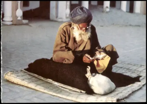 Pakistan Allgemein Pakistaner liest die Bibel nach Augenoperation 1965