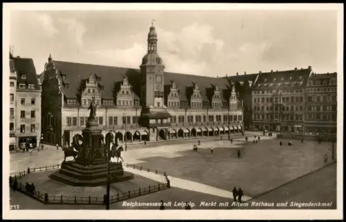 Ansichtskarte Leipzig Markt mit Altem Rathaus und Siegesdenkmal 1940