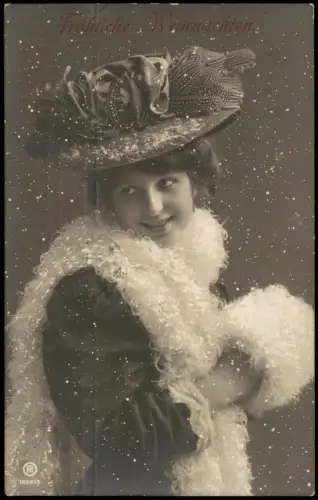 Fröhliche Weihnachten - Porträt einer jungen Frau in Wintermode 1903