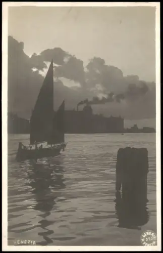 Venedig Venezia Segelboot   Silhouette des Dogenpalastes bei Dämmerung 1930