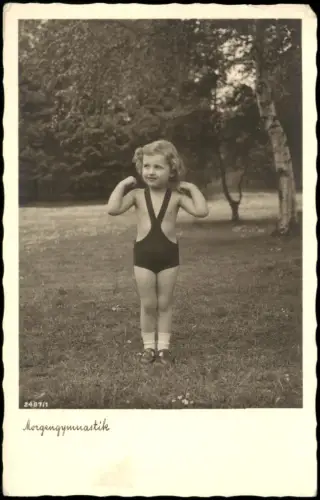 Ansichtskarte  Mädchen bei der Morgengymnastik 1940