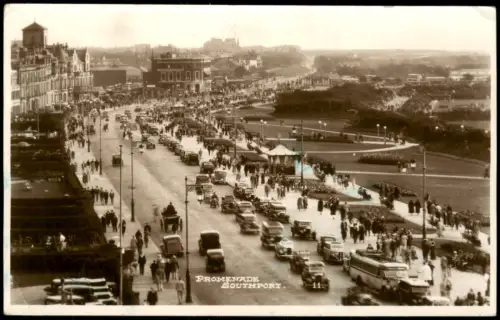 Postcard Southport Promenade mit regem Autoverkehr und Parkanlage 1957