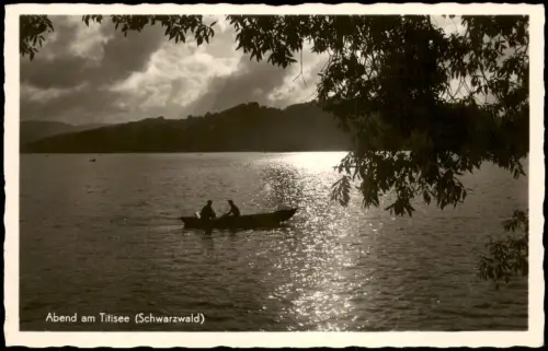 Titisee-Neustadt Schwarzwald Stimmungsbilder Männern Ruderboot Spiegelung  1954