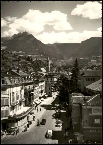 Cartolina Meran Merano Teilansicht, Straßen-Partie mit Hotel 1955