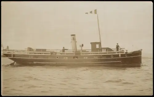 Schiffsfoto Echtfoto-AK kleiner Dampfer VIOLETA Fahrgastschiff 1920