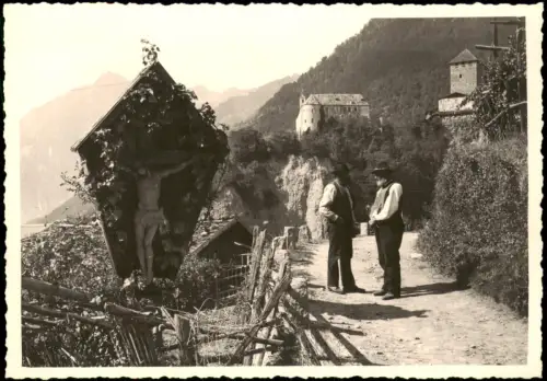 Cartolina Meran Merano Schloss Tirol zwei Männer in Tracht 1940