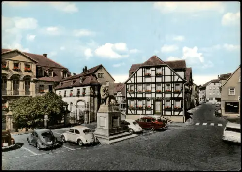 Lauterbach Hessen Berliner Platz, Denkmal, Autos u.a. Volkswagen VW Käfer 1960