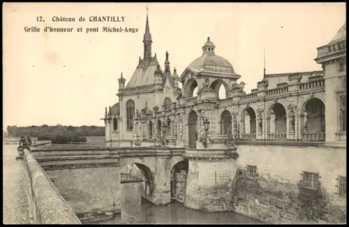 Chantilly Grille d'honneur et pont Michel-Ange Château de CHANTILLY 1944/1910