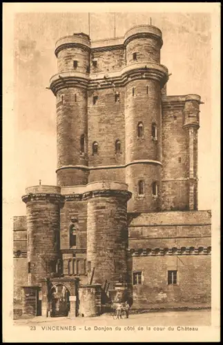 CPA Vincennes Le Donjon du côté de la cour du Château 1910