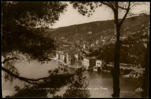 CPA Villefranche-sur-Mer Panorama-Ansicht A TRAVERS LES PINS 1930