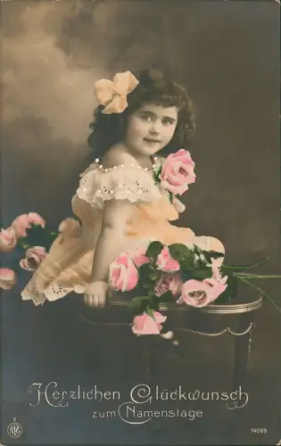 Ansichtskarte  Mädchen im Kleid auf Tisch Fotokunst Geburtstag Birthday 1916