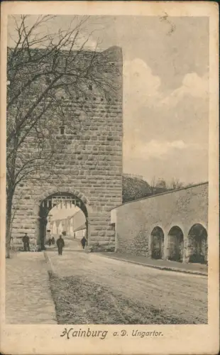 Ansichtskarte Hainburg (Donau) Straßenszene mit Ungartor 1915