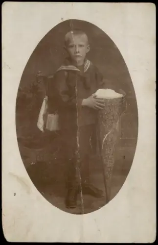 Menschen Soziales Leben; Kind Junge mit Zuckertüte Schulanfang 1910 Privatfoto