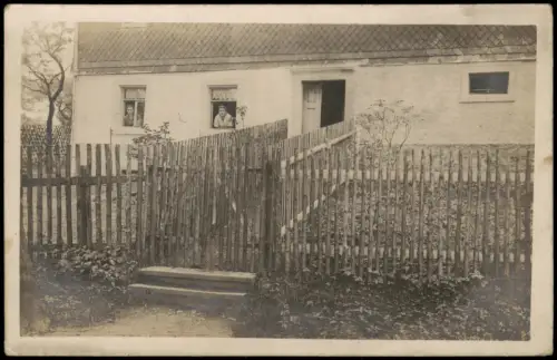 Wohnhaus Hausfassade Privataufnahme mit 2 Frauen am Fenster 1910 Privatfoto
