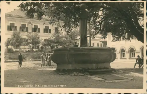 Ansichtskarte Mattsee Hauptplatz - Brunnen, Fotokarte 1933