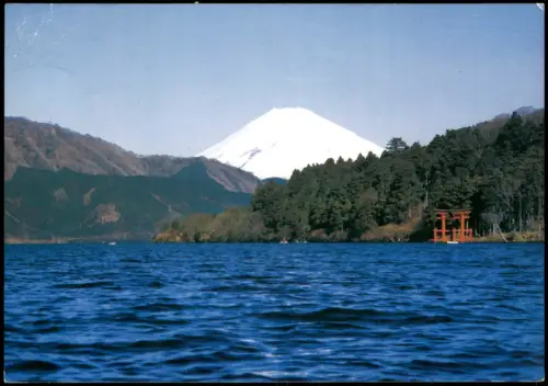 Fuji  Fuji-shi (富士市) Blick über den Ashi-See auf den Mount Fuji mit Torii 1974