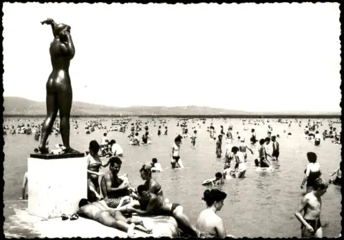 Postcard Agárd-Gárdony Strandbad Agárd mit Frauenstatue 1964