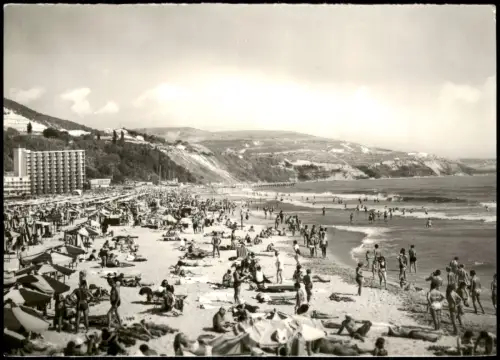 Postcard Albena Албена Strand mit Hotelanlage 1976