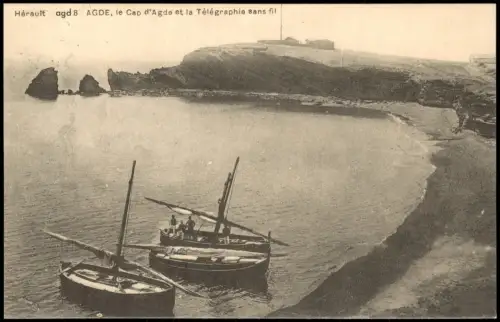 Agde (Hérault) Bucht mit Fischerbooten und Telegrafenstation am Cap d'Agde 1900