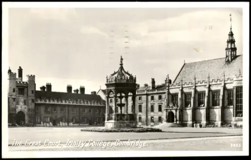 Postcard Cambridge The Great Court, Trinity College 1959