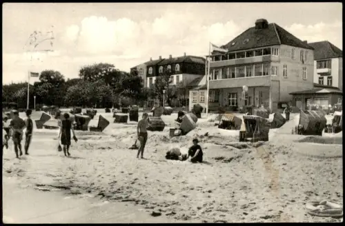 Ansichtskarte Wyk (Föhr) Haus Seeblick mit Strandleben 1969