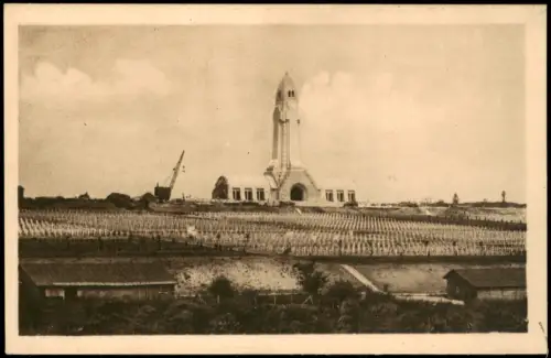 CPA Verdun Cimetière National de Douaumont mit Beinhaus 1928