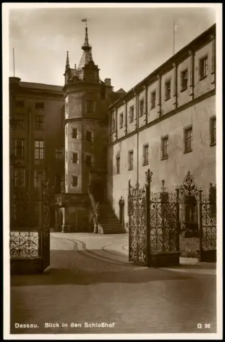Ansichtskarte Dessau-Dessau-Roßlau Blick in den Schloßhof 1912