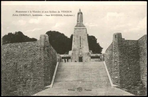 CPA Verdun Monument à la Victoire et aux Soldats 1930