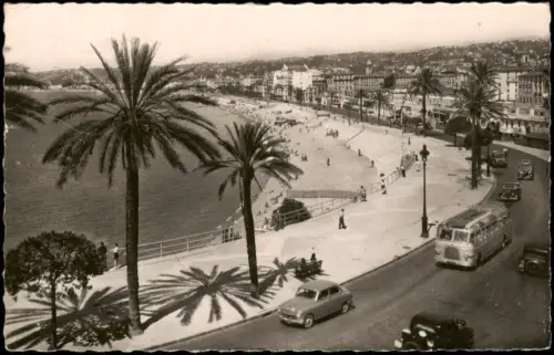 CPA Nizza Nice Quai des Etats Unis mit Strand und Palmen 1955