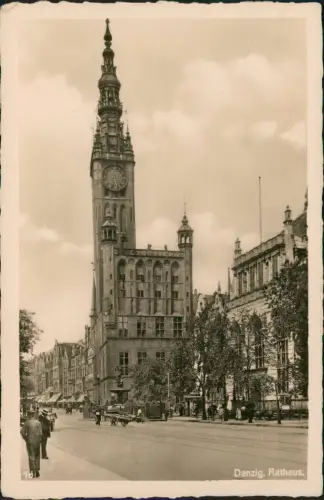 Postcard Danzig Gdańsk Rathaus Straße belebt 1940