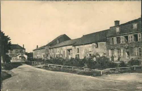 Ansichtskarte Erster Weltkrieg Straße Frankreich 1917 gel. Feldpoststempel S.B.