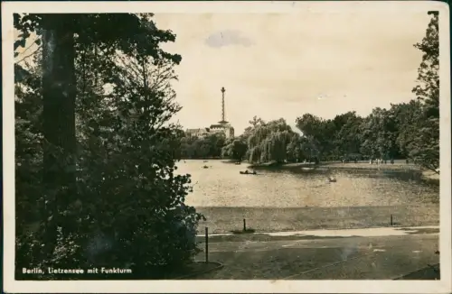 Charlottenburg-Berlin Lietzensee im Hintergrund der Funkturm 1953