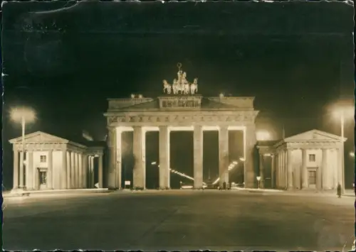 Ansichtskarte Mitte-Berlin Brandenburger Tor bei Nacht - Fotokarte 1960
