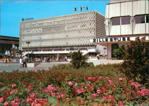 Ansichtskarte Mitte Berlin Centrum-Warenhaus, belebt 1973