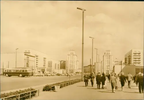 Ansichtskarte Berlin Karl-Marx-Allee belebt Bus 1964
