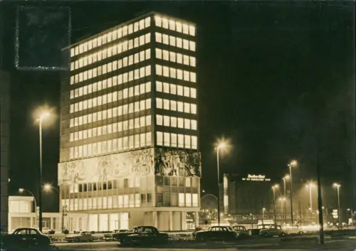 Ansichtskarte Mitte-Berlin Alexanderplatz Haus des Lehrers bei Nacht 1965
