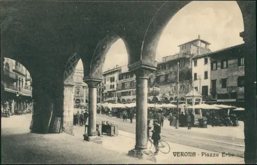 Cartolina Verona Verona Piazza Erbe 1917