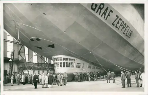 Ansichtskarte  Graf Zeppelin startbereit in der Halle - Fotokarte 1938